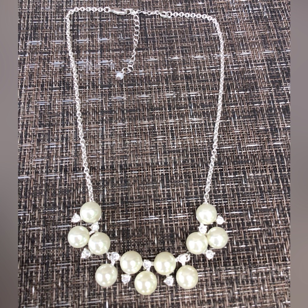 Elegant Pearl and Silver Necklace